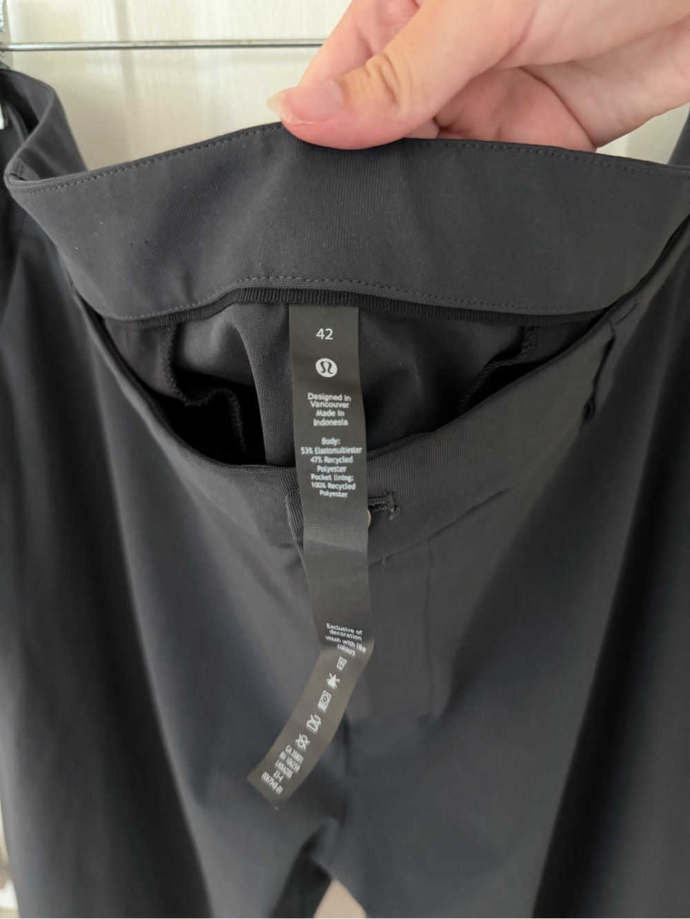 Lululemon ABC Classic-Fit Trouser in Obsidian - Picture 5 of 7